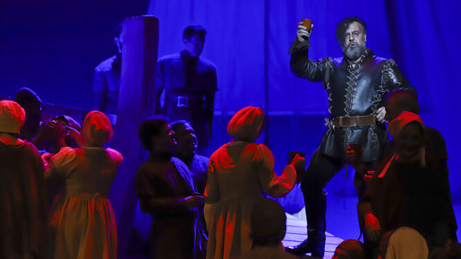 Carlos Álvarez, como Iago, en el ensayo general de 'Otello', este lunes en el Cervantes.
